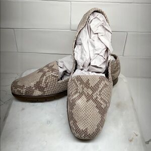 AEROSOLES Taupe Snake Pattern Loafers
